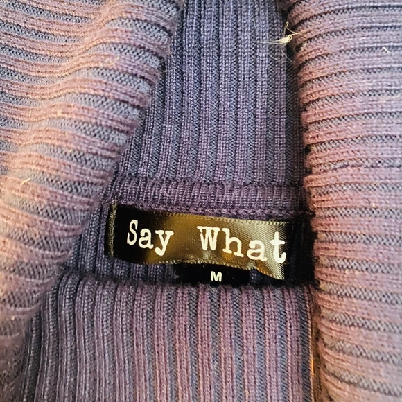 Cropped Turtleneck Sweater - Picture 3 of 3